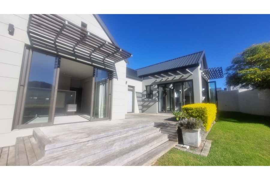 To Let 3 Bedroom Property for Rent in Kingswood Golf Estate Western Cape